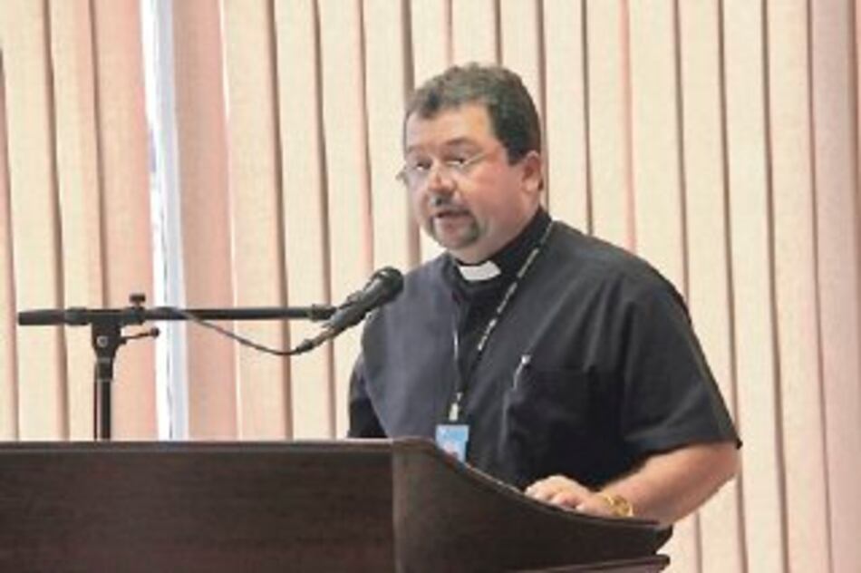 Capellán de la PN pide a la entidad alejarse de la política