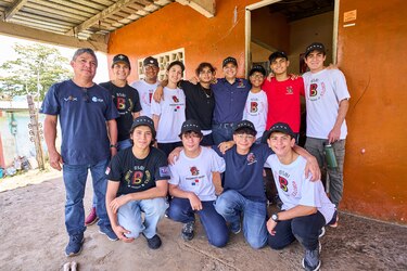 PizzaByte Robotics y Volvo Car Panamá se unen para llevar luz a hogares vulnerables