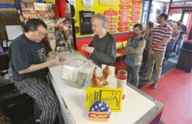 Chicago está de luto por el cierre de Hot Doug´s