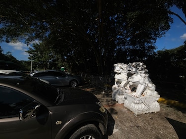 Demolición de monumento chino: La noche oscura de los dragones del puente