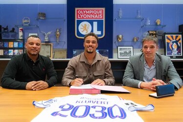 Ruben Kluivert, hijo del mítico delantero Patrick Kluivert, ficha por el Lyon