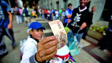 Bancos siguen sin billetes