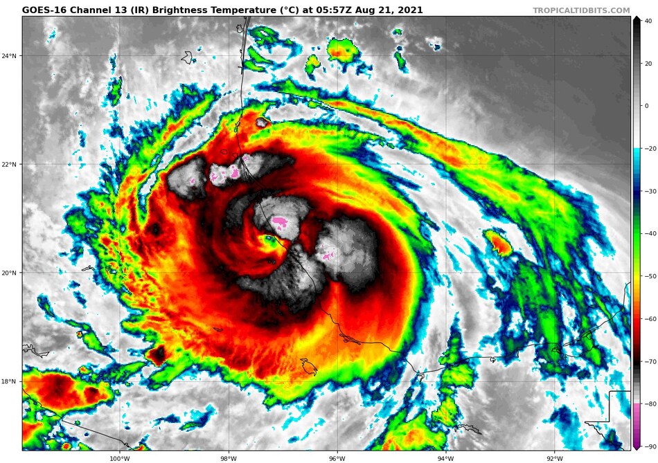 El poderoso huracán Grace descarga su furia en México