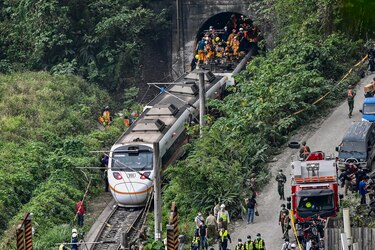 Al menos 50 personas mueren en accidente de tren en Taiwán