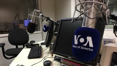 Trump ordena el desmantelamiento de siete agencias, entre ellas la de Voz de América