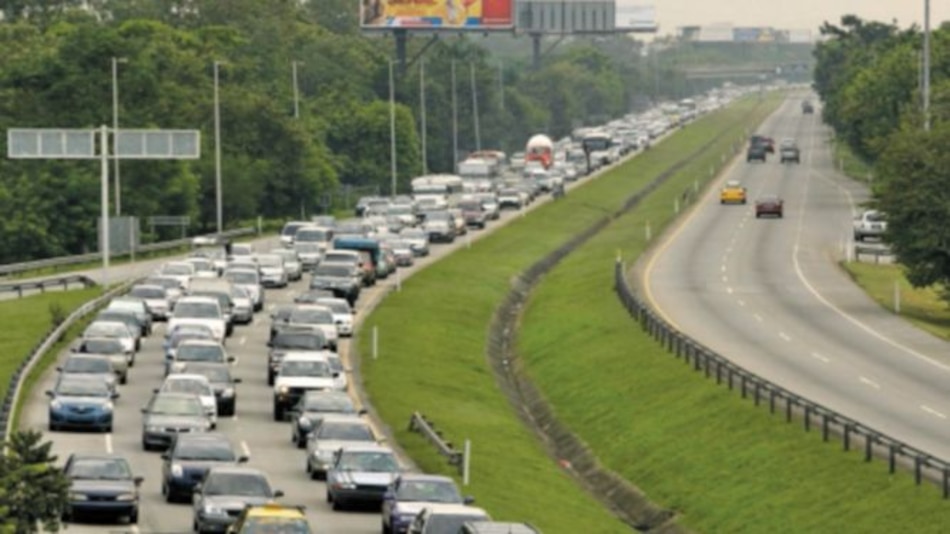 Panameños son los que más tiempo pasan en el tranque