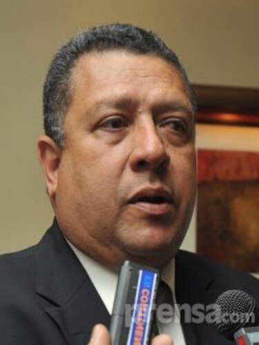 Ministro de Salud defiende reformas a ley de medicamentos