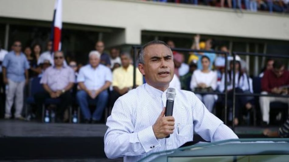 Prohíben salir de Panamá a líder evangélico por presunto robo de tierras