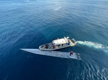 La Armada de Colombia incauta 2,600 kilogramos de cocaína en un submarino