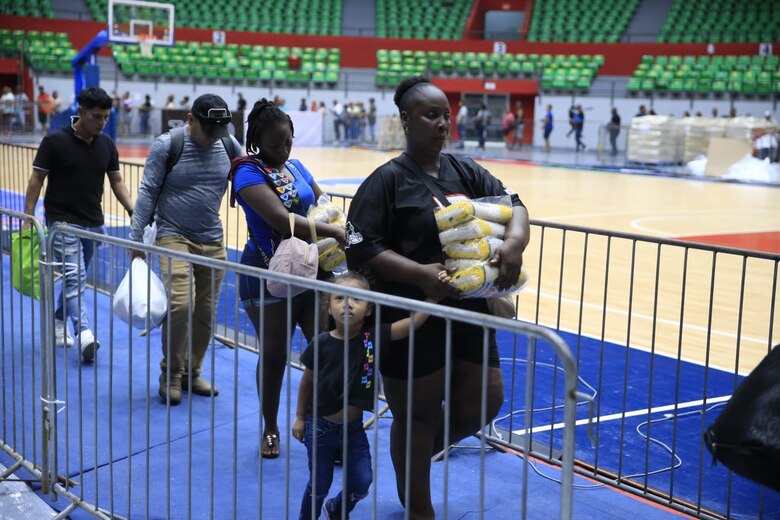 Sigue la venta de arroz en la arena Roberto Durán, más de 182 mil libras se han vendido