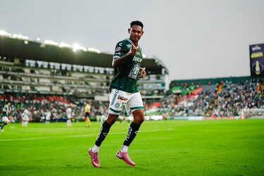 El panameño Ismael Díaz sigue enamorando con goles en el León