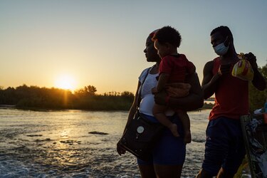 Estados Unidos aumentará ‘vuelos de deportación’ para inmigrantes varados en Texas