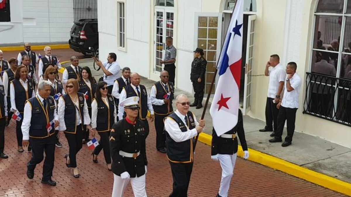El abanderado de este 4 de noviembre es Fausto Fernández.