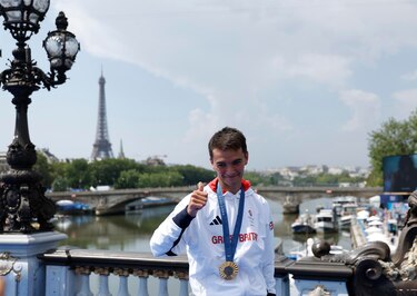 El británico Alex Yee sigue la pista de oro de Brownlee y domina en París