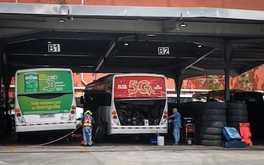Autoridad de Aseo explora reparar camiones de aseo en los talleres de Mi Bus