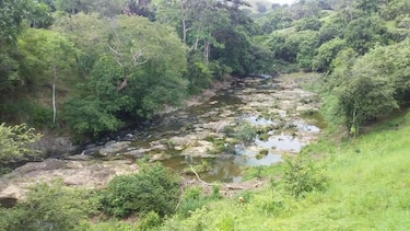 Baja el cauce  del río Cacao en Macaracas