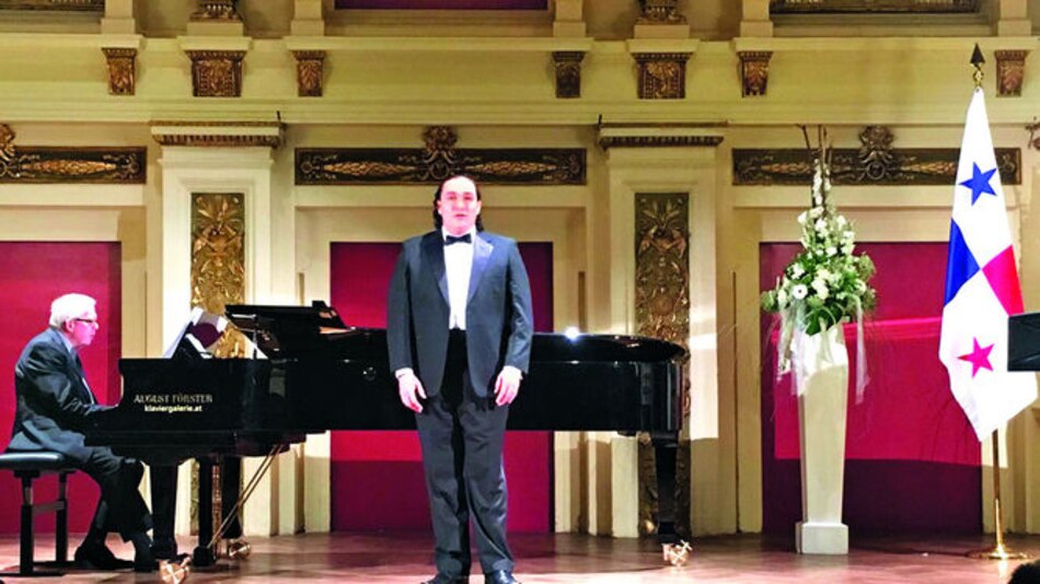 El tenor panameño que debutó en Viena