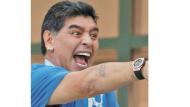 FIFA pierde la paciencia con Maradona por declaraciones