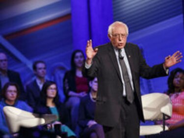 Hillary Clinton se muestra combativa frente a Bernie Sanders