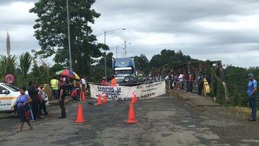 Se mantiene cierre en puente sobre el río Changuinola
