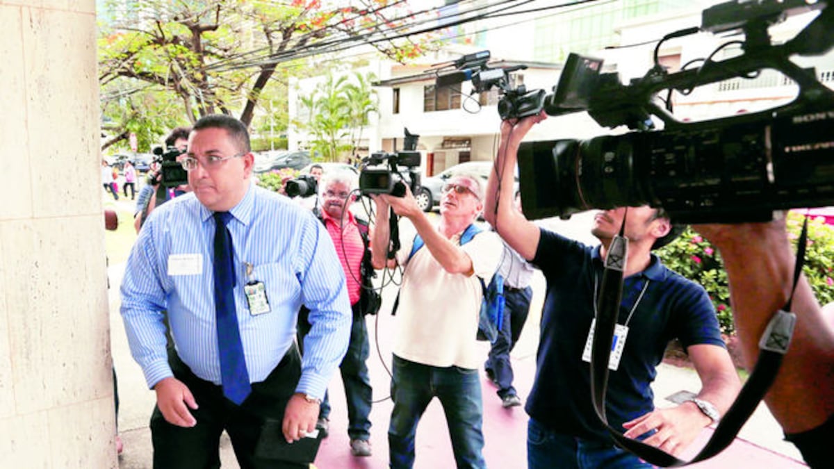 El Ministerio Público acudió ayer a las oficinas de Mossack Fonseca para continuar sus diligencias sobre el presunto crimen contra la seguridad informática de la firma.