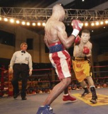 Mochuelo Torres gana por nocaut