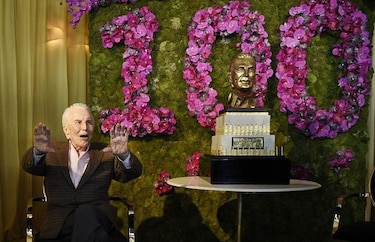 Kirk Douglas celebra 100 años de vida