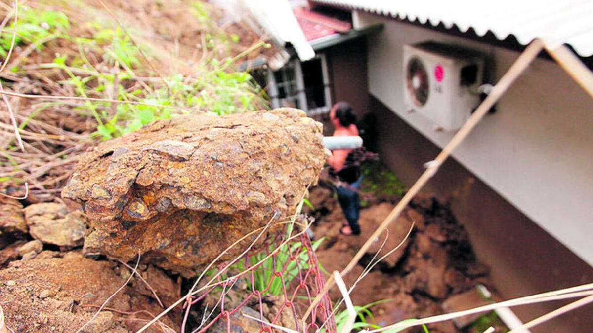 Los residentes del área denuncian que se construyó sobre un terreno ‘inestable’, y que pese a eso las autoridades del Municipio de San Miguelito aprobaron los permisos d