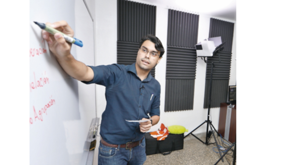 Ayudinga imparte clases en vivo de manera gratuita