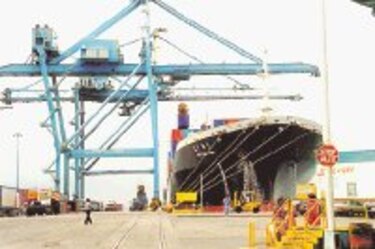 Habilitarán muelle para granos en Cristóbal