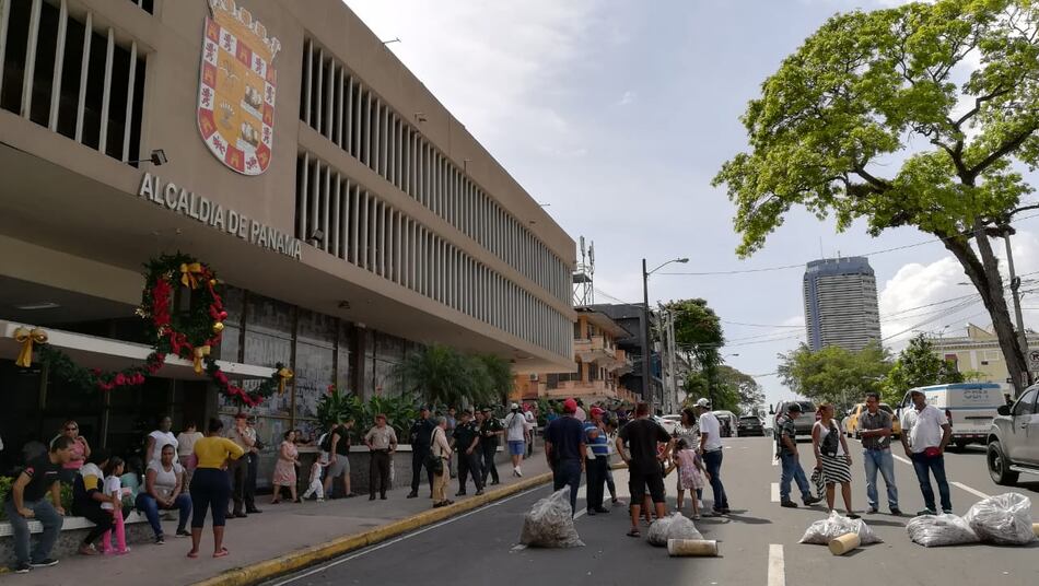 Alcaldía de Panamá otorga permiso a buhoneros luego de protesta