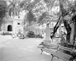 Sobre bustos, parques y plazas