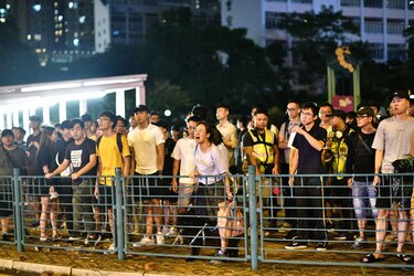 Decenas de miles de personas toman las calles de Hong Kong