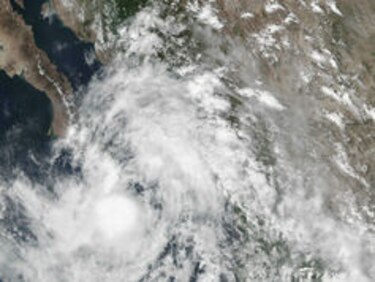 Tormenta tropical Javier se degrada a depresión frente a costas mexicanas