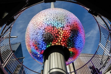 Times Square lanza la novena versión de la Bola de Nochevieja 