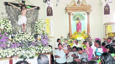 Fieles honran al Cristo de Esquipulas
