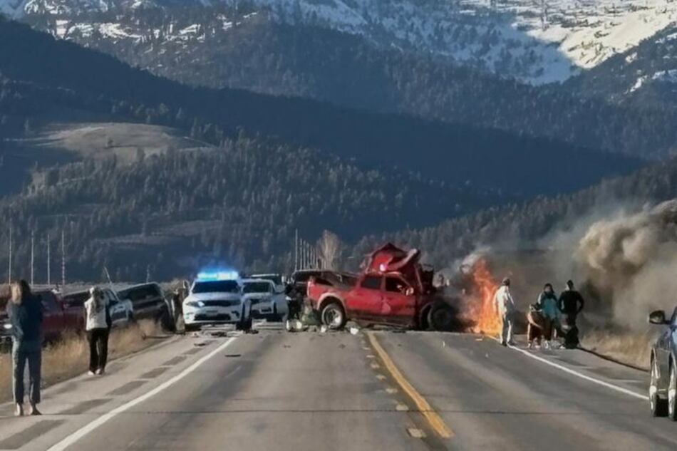 Al menos 7 personas murieron y 8 quedaron heridas en un choque cerca de parque Yellowstone