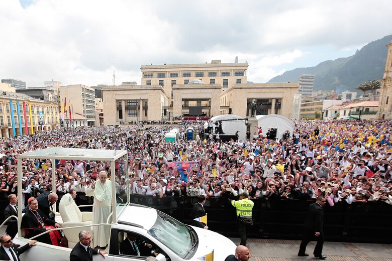 Ocho viajes a América y una misión: el papa que incomodó a los poderosos