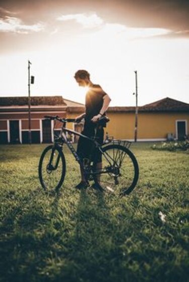 Juan Dual está rodando en bicicleta y sin aparato digestivo