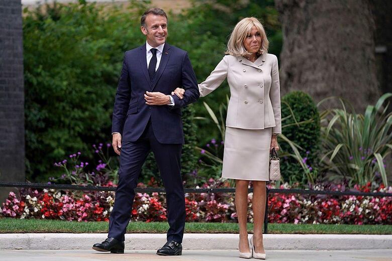 Emmanuel y Brigitte Macron demandan a la influencer Candace Owens en EUA por afirmar que la primera dama francesa nació siendo hombre