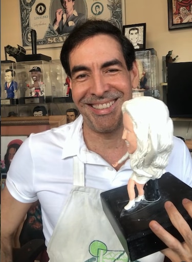 Panameño inmortaliza a María Corina Machado en una escultura de colección