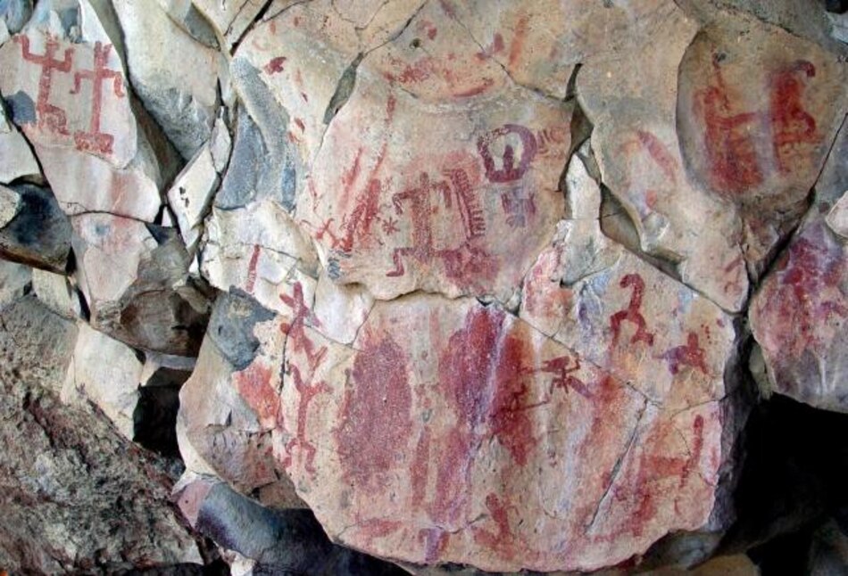 Encuentran pinturas rupestres de casi 2 mil años en centro de México