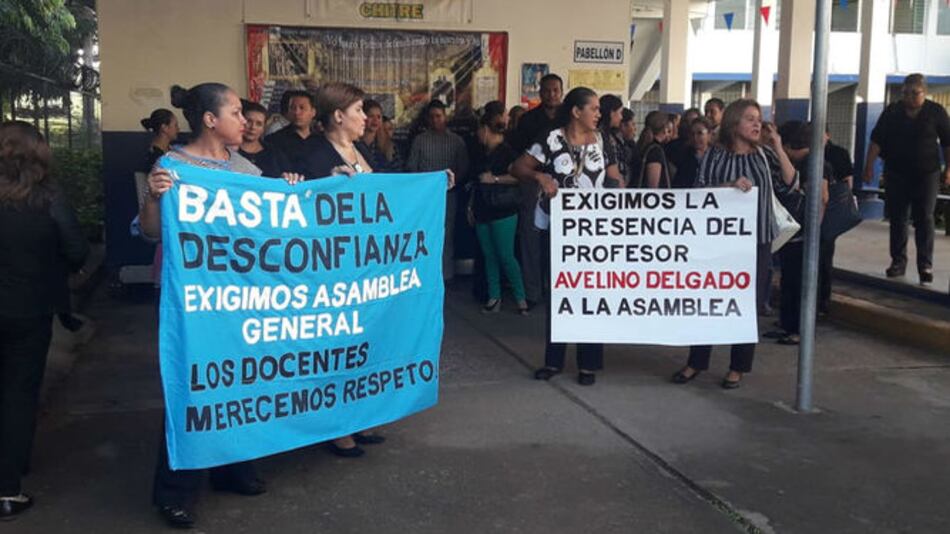 Docentes de la escuela Juan T. del Busto de Chitré decretan paro