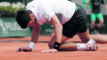 Novak Djokovic cae en el Roland Garros