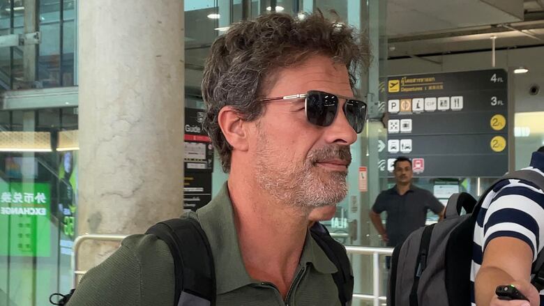 El actor español Rodolfo Sancho llega a Tailandia para visitar a su hijo detenido