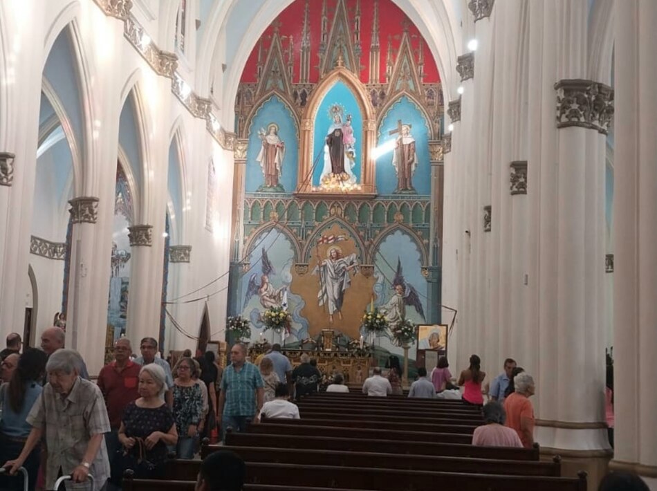 Licitación adjudicada: pacientes de diálisis celebran con una misa en agradecimiento