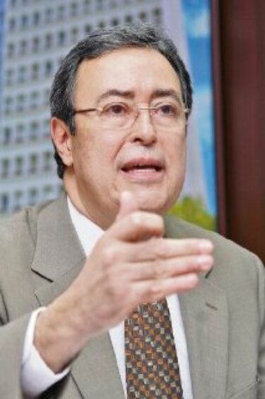 Crece repudio al apoyo oficial a Arias