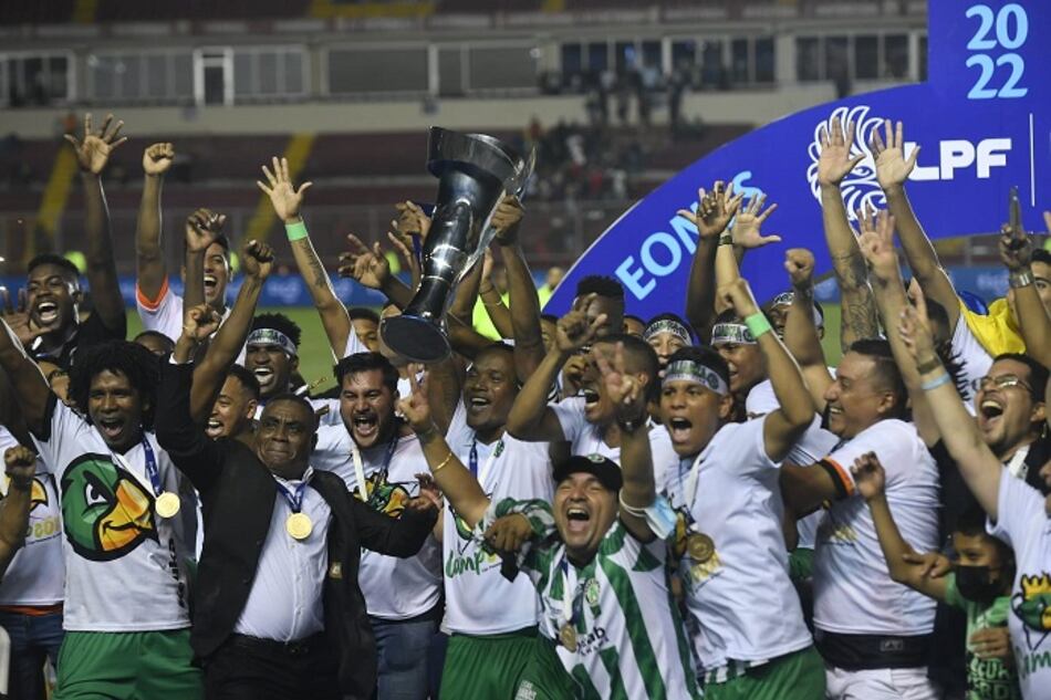 Con doblete de Gabriel Chiari el Alianza se alza con la copa del torneo Apertura de la LPF 2022