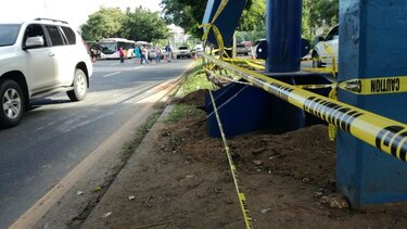Puente peatonal frente al Complejo Hospitalario sigue cerrado; continúan las evaluaciones