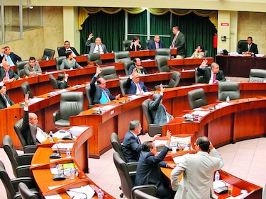 Garantizan doble salario a concejales